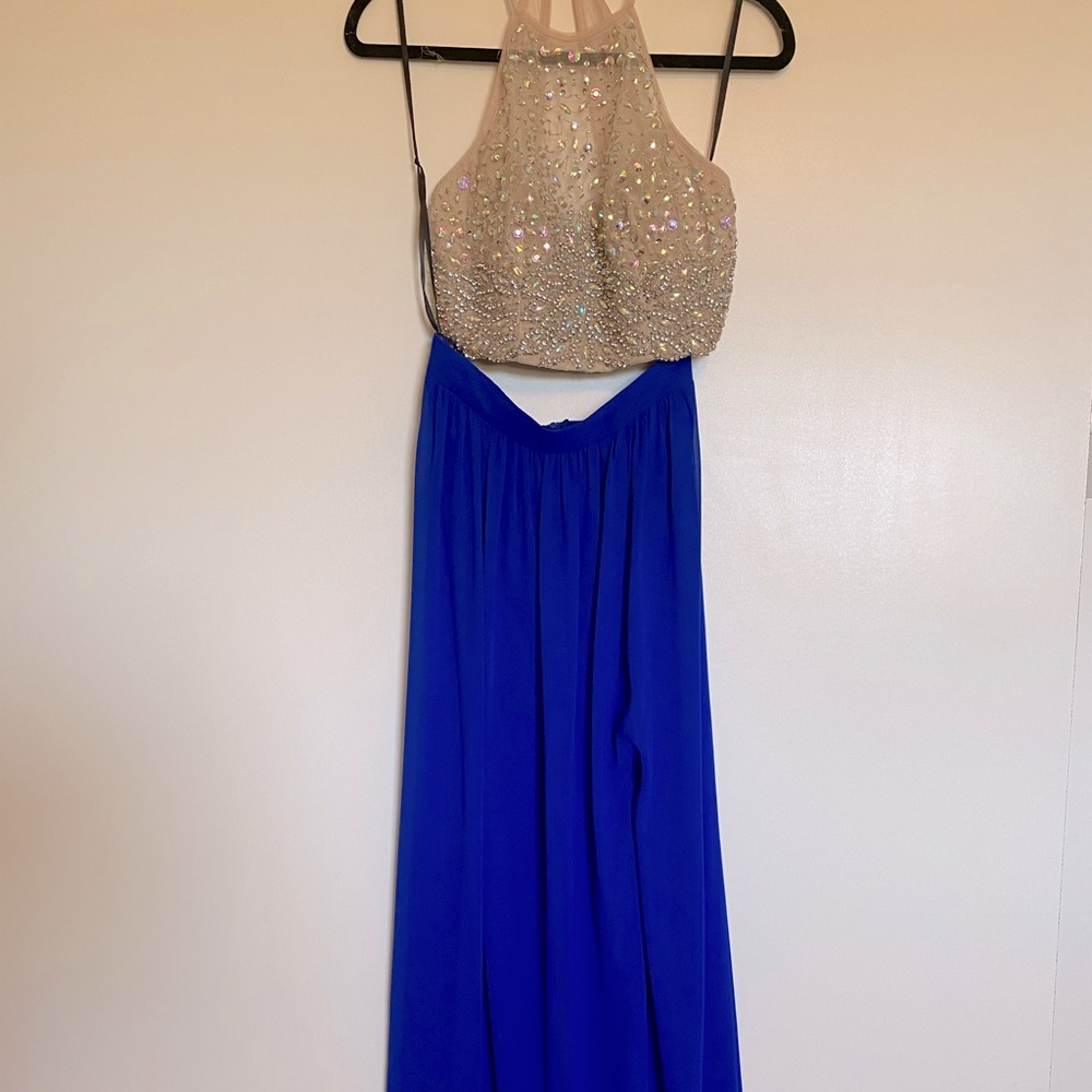 2 piece set. Iridescent beading.